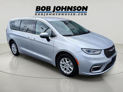 Silver Mist Clearcoat 2023 Chrysler Pacifica Touring L