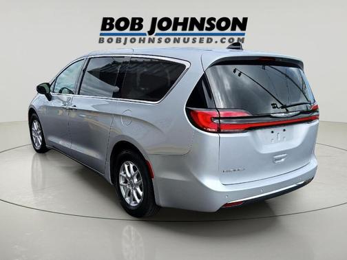 Silver Mist Clearcoat 2023 Chrysler Pacifica Touring L