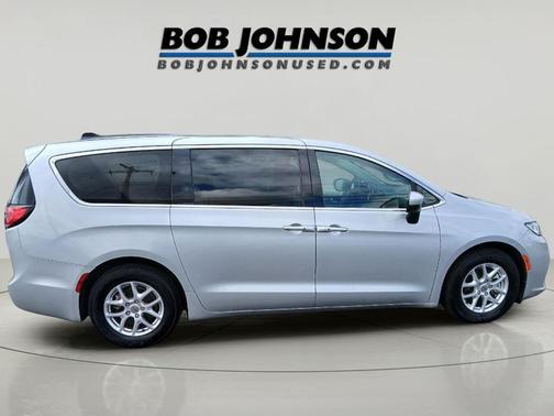 Silver Mist Clearcoat 2023 Chrysler Pacifica Touring L