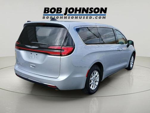 Silver Mist Clearcoat 2023 Chrysler Pacifica Touring L