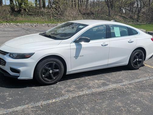 Summit White 2018 Chevrolet Malibu 1LS