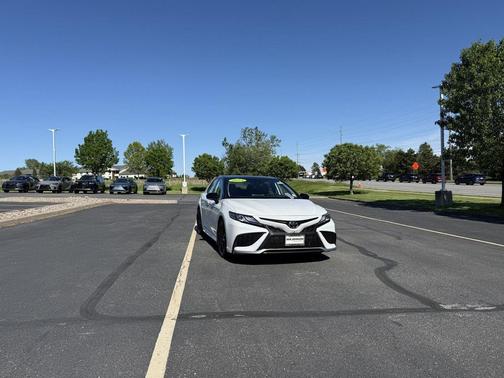 Wind Chill Pearl/Midnight Black Metallic 2023 Toyota Camry XSE