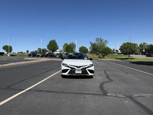 Wind Chill Pearl/Midnight Black Metallic 2023 Toyota Camry XSE