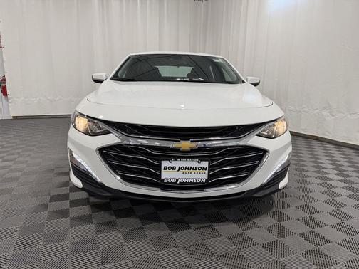 Summit White 2025 Chevrolet Malibu FWD 1LT