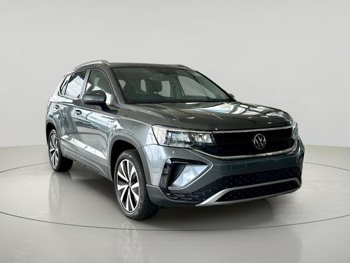 Platinum Gray Metallic 2023 Volkswagen Taos 1.5T SE
