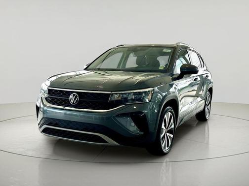 Platinum Gray Metallic 2023 Volkswagen Taos 1.5T SE