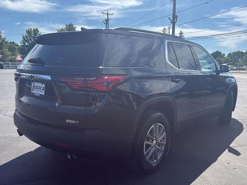 Mosaic Black Metallic 2024 Chevrolet Traverse LT Cloth