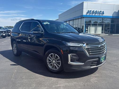Mosaic Black Metallic 2024 Chevrolet Traverse LT Cloth