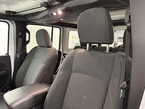 2024 Jeep Wrangler 4-Door Sahara