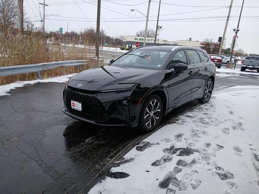 2025 Toyota Crown Signia XLE