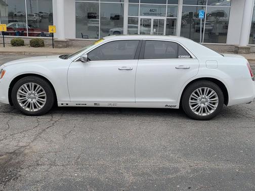 Ivory Tri-Coat Pearl 2013 Chrysler 300 S