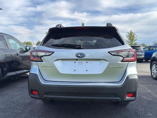 Ice Silver Metallic 2023 Subaru Outback Premium