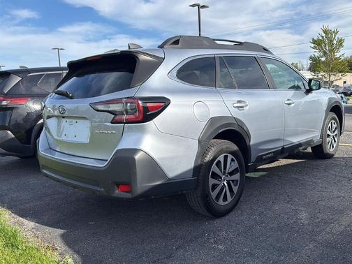 Ice Silver Metallic 2023 Subaru Outback Premium