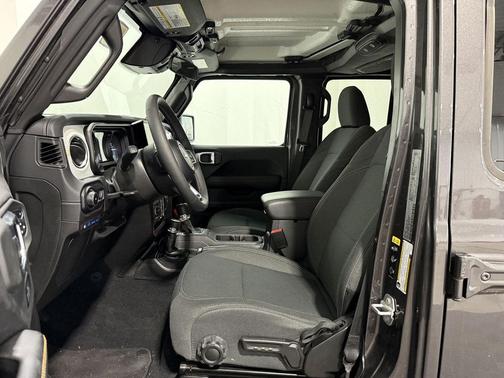 Granite Crystal Metallic Clearcoat 2025 Jeep Wrangler 4xe Sahara