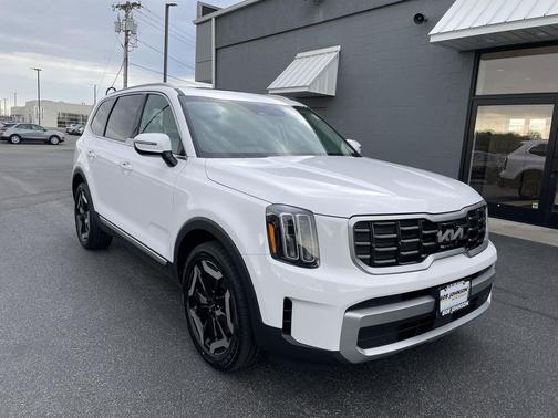 Glacial White Pearl 2023 Kia Telluride S