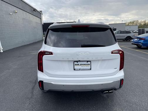 Glacial White Pearl 2023 Kia Telluride S