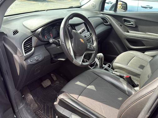 Midnight Blue Metallic 2022 Chevrolet Trax LT