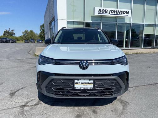 2025 Volkswagen Taos 1.5T SE Black