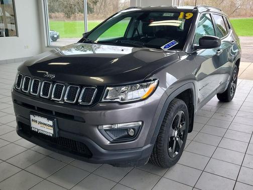 Granite Crystal Metallic Clearcoat 2019 Jeep Compass Latitude