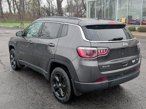 Granite Crystal Metallic Clearcoat 2019 Jeep Compass Latitude
