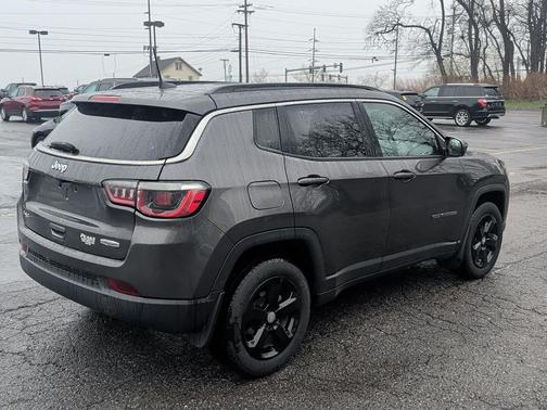 Granite Crystal Metallic Clearcoat 2019 Jeep Compass Latitude
