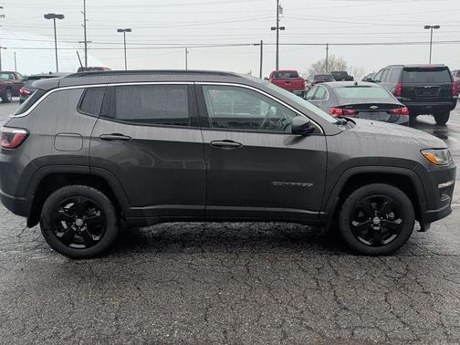 Granite Crystal Metallic Clearcoat 2019 Jeep Compass Latitude