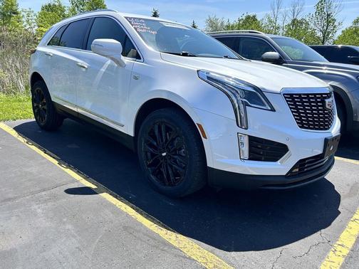 Crystal White Tricoat 2024 Cadillac XT5 Luxury