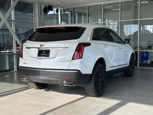 Crystal White Tricoat 2024 Cadillac XT5 Luxury