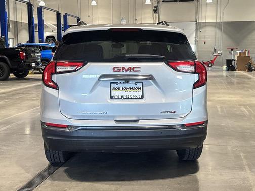 Quicksilver Metallic 2022 GMC Terrain AWD AT4