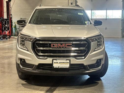 Quicksilver Metallic 2022 GMC Terrain AWD AT4