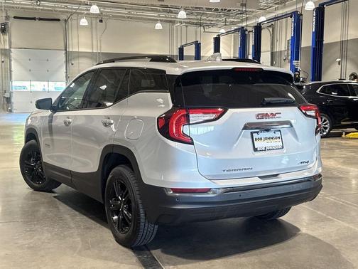 Quicksilver Metallic 2022 GMC Terrain AWD AT4
