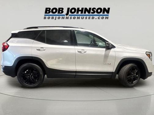 Quicksilver Metallic 2022 GMC Terrain AWD AT4