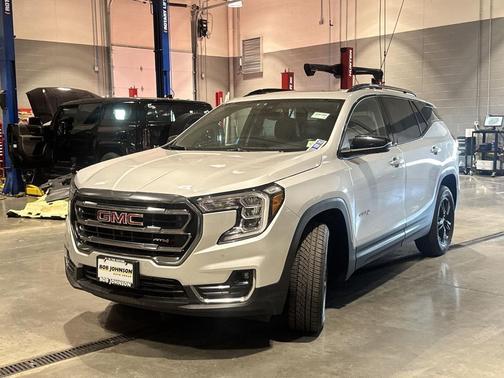 Quicksilver Metallic 2022 GMC Terrain AWD AT4