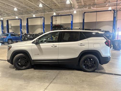 Quicksilver Metallic 2022 GMC Terrain AWD AT4
