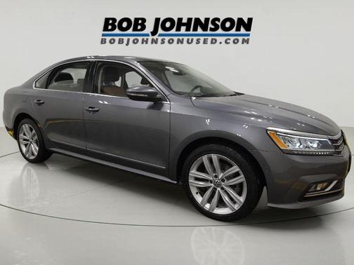 2018 Volkswagen Passat 2.0T SEL Premium