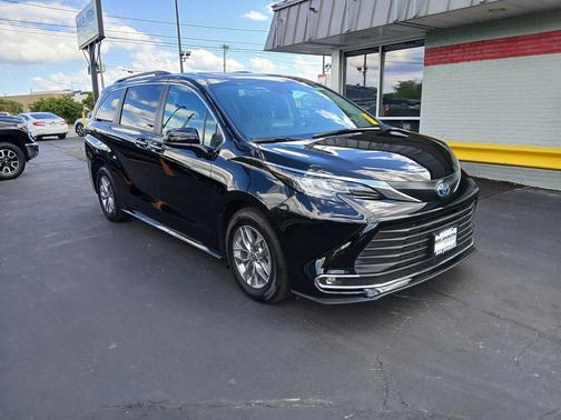 2023 Toyota Sienna XLE 7 Passenger