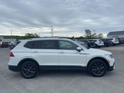 Opal White Pearl 2023 Volkswagen Tiguan 2.0T SE 4MOTION
