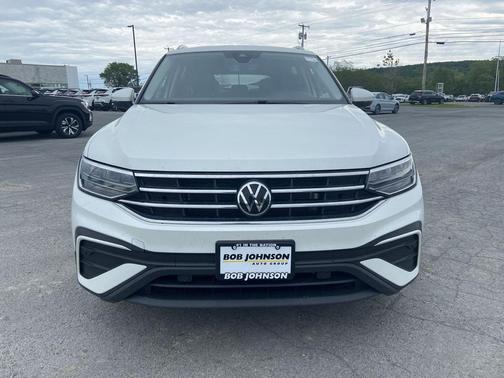 Opal White Pearl 2023 Volkswagen Tiguan 2.0T SE 4MOTION