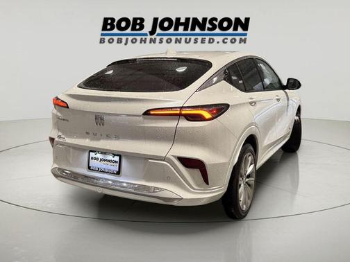 White Frost Tricoat 2025 Buick Envista Avenir FWD