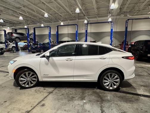 White Frost Tricoat 2025 Buick Envista Avenir FWD