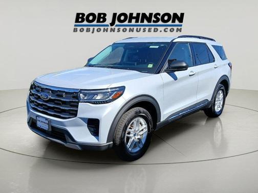 Space White Metallic 2025 Ford Explorer Active