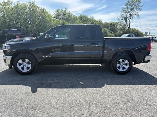Diamond Black Crystal Pearlcoat 2025 RAM 1500 Big Horn/Lone Star