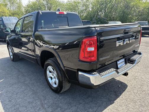 Diamond Black Crystal Pearlcoat 2025 RAM 1500 Big Horn/Lone Star
