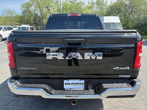 Diamond Black Crystal Pearlcoat 2025 RAM 1500 Big Horn/Lone Star