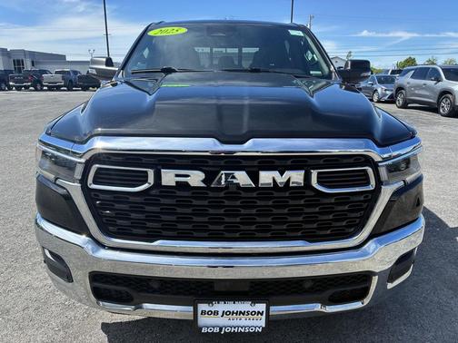 Diamond Black Crystal Pearlcoat 2025 RAM 1500 Big Horn/Lone Star