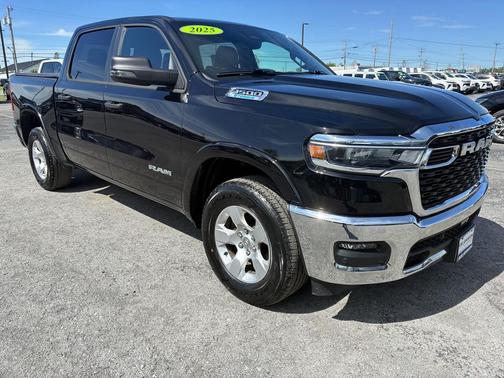 Diamond Black Crystal Pearlcoat 2025 RAM 1500 Big Horn/Lone Star