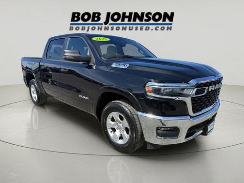 Diamond Black Crystal Pearlcoat 2025 RAM 1500 Big Horn/Lone Star