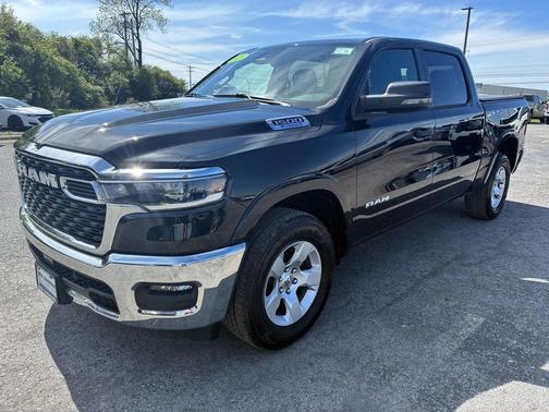 Diamond Black Crystal Pearlcoat 2025 RAM 1500 Big Horn/Lone Star