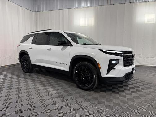 Summit White 2024 Chevrolet Traverse LT