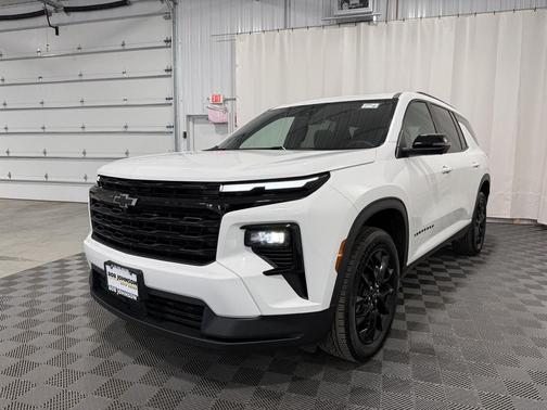 Summit White 2024 Chevrolet Traverse LT